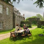 Schildervakantie in Normandie door Atelier Liesbeth van Keulen, buiten lunchen bij de abdij De la Lucerne Schildervakantie in Normandie door Atelier Liesbeth van Keulen, buiten lunchen bij de abdij De la Lucerne